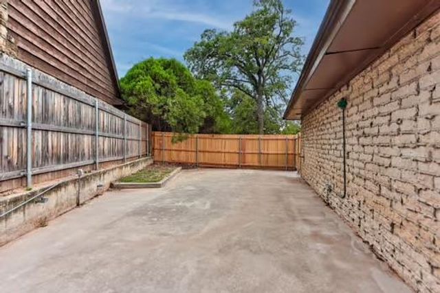 8009 Golden Oaks Road, Oklahoma City, OK 73127