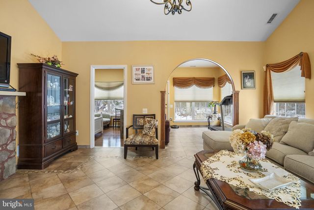 15 KRESSON CT, Berlin, NJ 08009