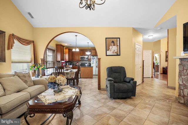 15 KRESSON CT, Berlin, NJ 08009