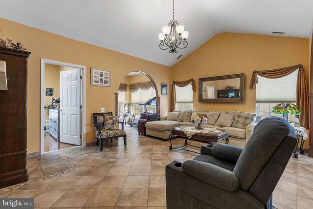 15 KRESSON CT, Berlin, NJ 08009