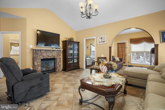 15 KRESSON CT, Berlin, NJ 08009