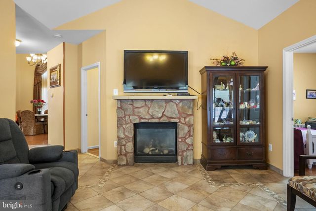 15 KRESSON CT, Berlin, NJ 08009