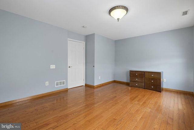 15 KRESSON CT, Berlin, NJ 08009