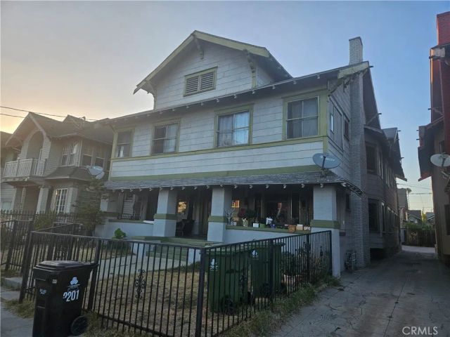 2201 Cambridge, Los Angeles, CA 90006