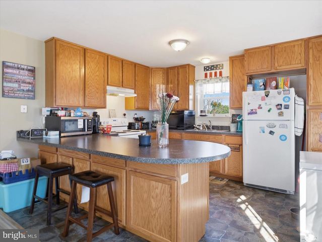 6 WALLEYE DR, Shippensburg, PA 17257