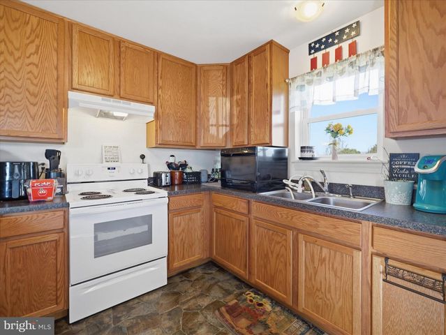 6 WALLEYE DR, Shippensburg, PA 17257