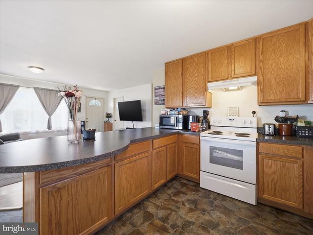 6 WALLEYE DR, Shippensburg, PA 17257
