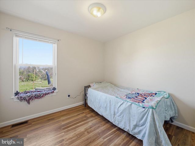 6 WALLEYE DR, Shippensburg, PA 17257