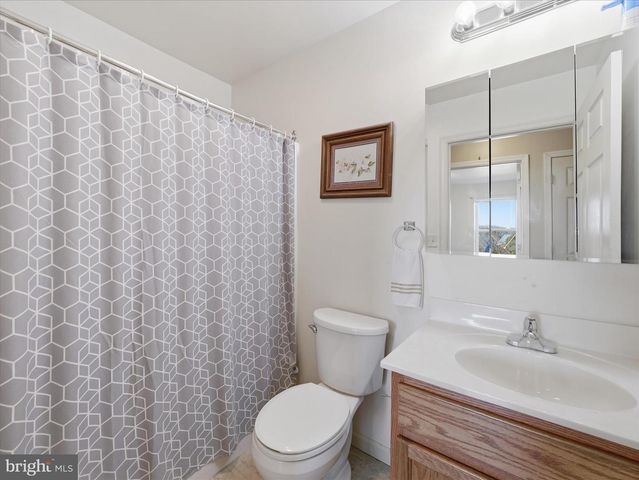 6 WALLEYE DR, Shippensburg, PA 17257