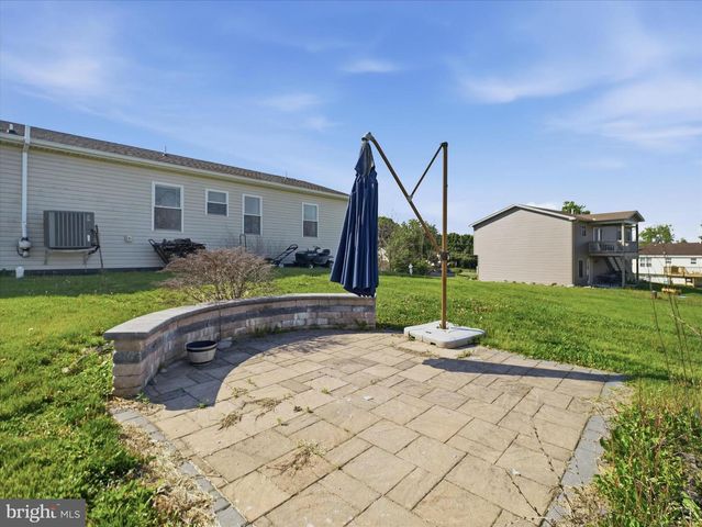 6 WALLEYE DR, Shippensburg, PA 17257