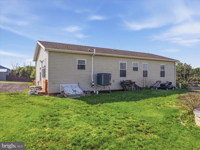 6 WALLEYE DR, Shippensburg, PA 17257