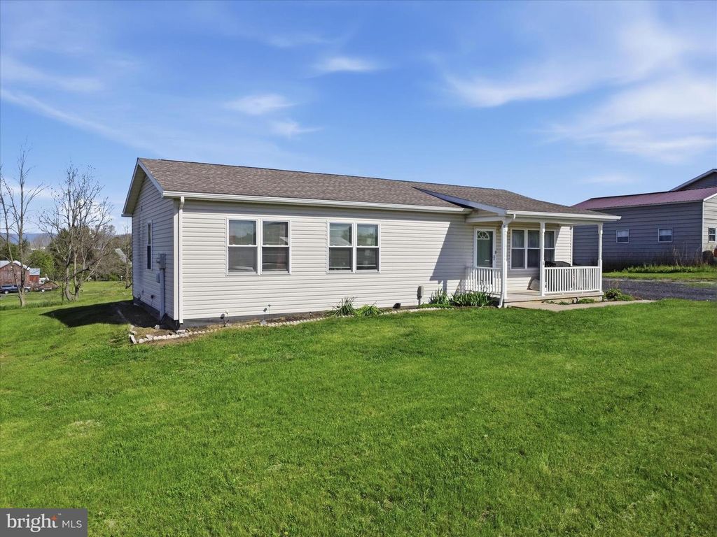6 WALLEYE DR, Shippensburg, PA 17257