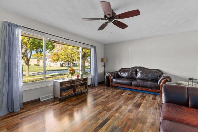 1224 S MATTHIAS STREET, Appleton, WI 54915