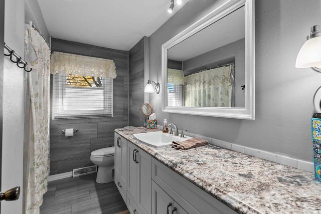 1224 S MATTHIAS STREET, Appleton, WI 54915