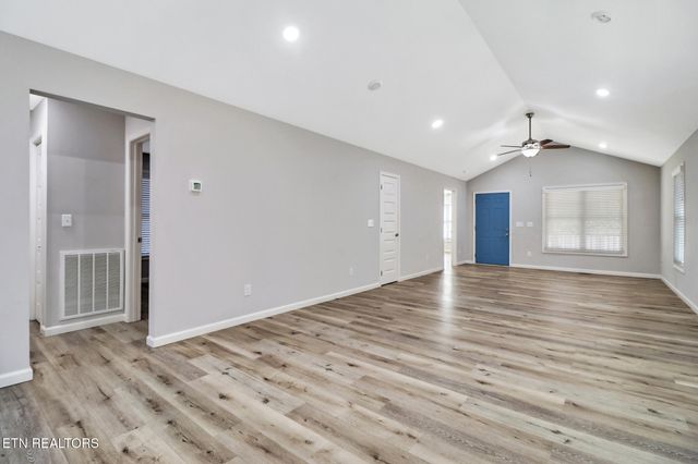 736 Siever Rd, Crossville, TN 38572