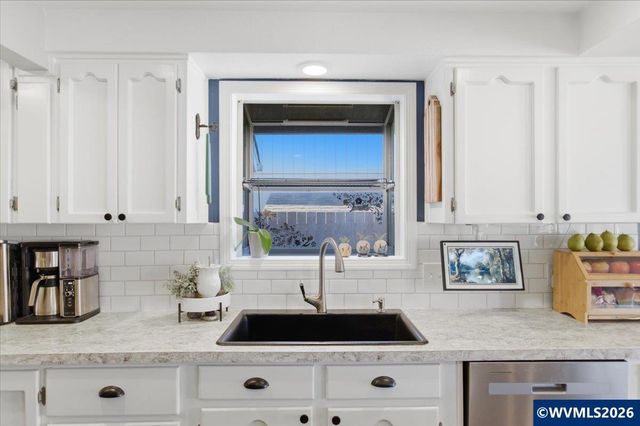 1017 Eastwind Ct N, Keizer, OR 97303