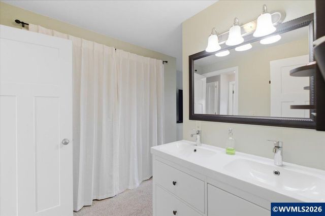 1017 Eastwind Ct N, Keizer, OR 97303