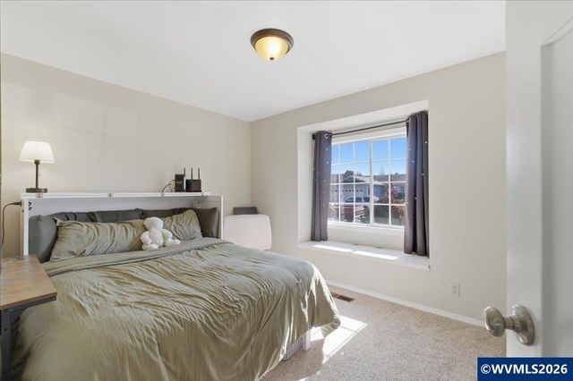 1017 Eastwind Ct N, Keizer, OR 97303