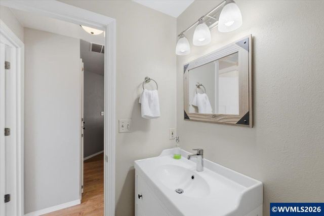 1017 Eastwind Ct N, Keizer, OR 97303