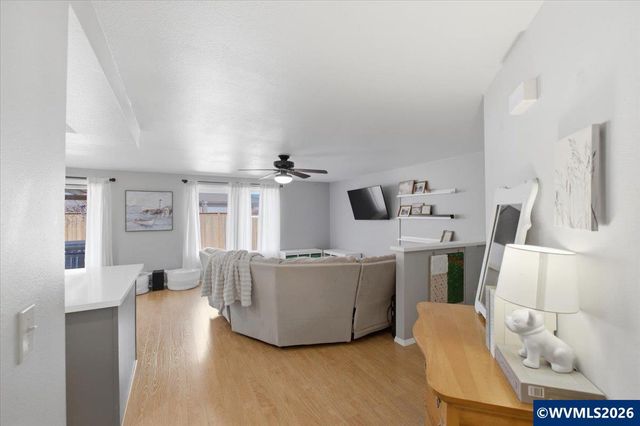 1017 Eastwind Ct N, Keizer, OR 97303