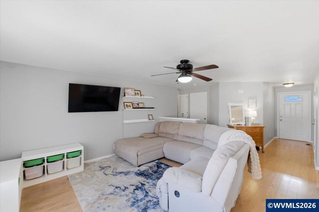 1017 Eastwind Ct N, Keizer, OR 97303