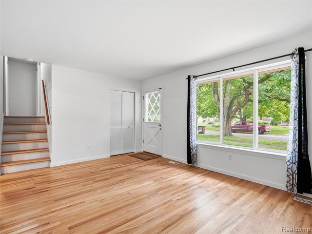 1757 Dover Court, Ypsilanti, MI 48198