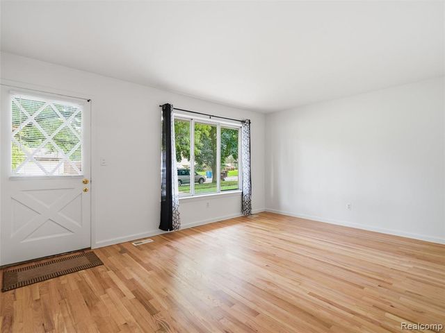 1757 Dover Court, Ypsilanti, MI 48198