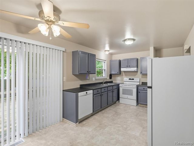 1757 Dover Court, Ypsilanti, MI 48198