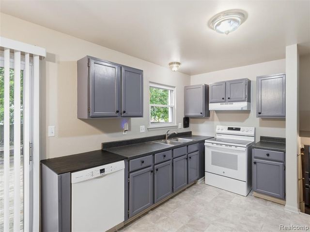 1757 Dover Court, Ypsilanti, MI 48198