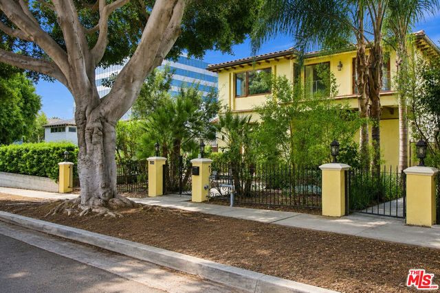 1126 Yale Street, Santa Monica, CA 90403