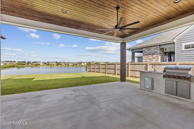 309 Last Quarter Drive, Youngsville, LA 70592