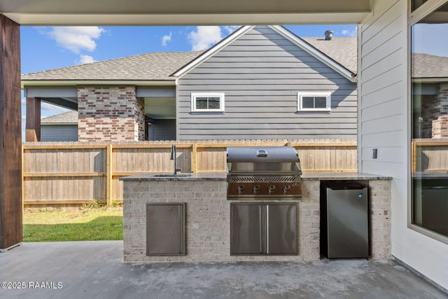 309 Last Quarter Drive, Youngsville, LA 70592