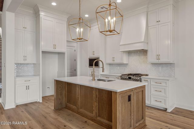 309 Last Quarter Drive, Youngsville, LA 70592