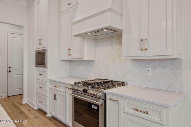 309 Last Quarter Drive, Youngsville, LA 70592