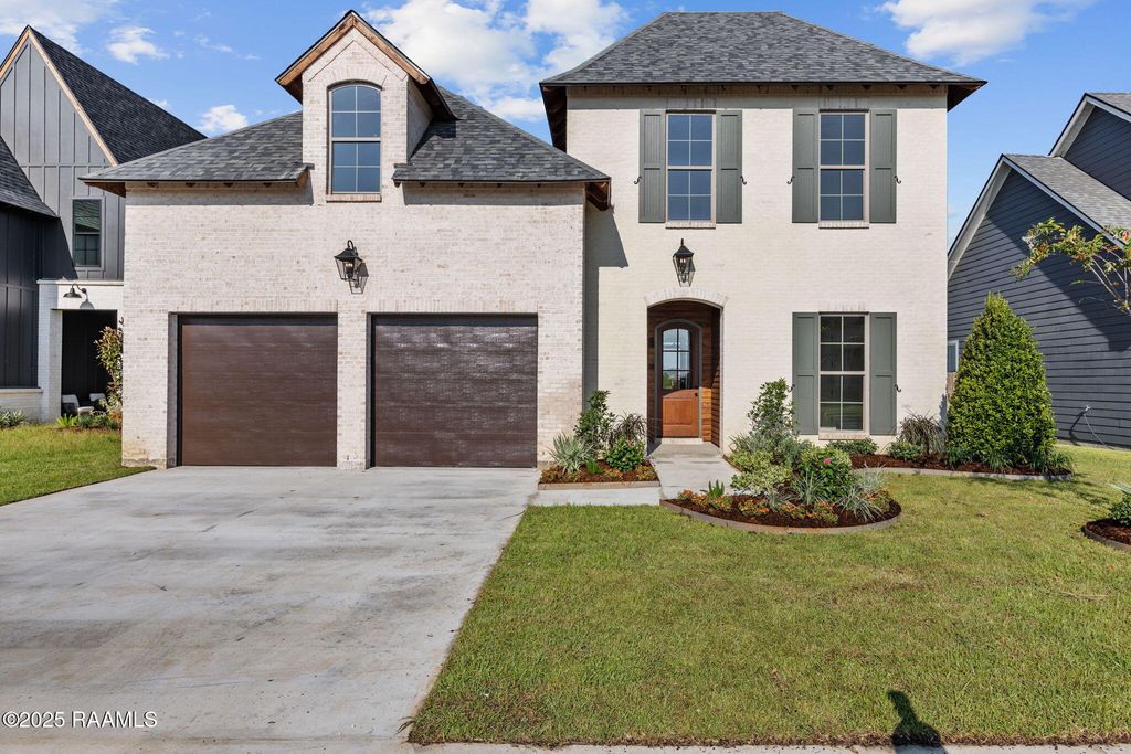 309 Last Quarter Drive, Youngsville, LA 70592