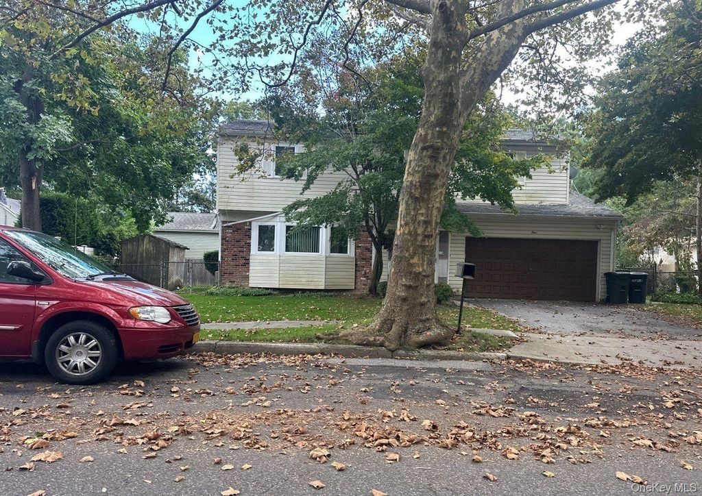 4 Shire Court, Greenlawn, NY 11740 — exterior