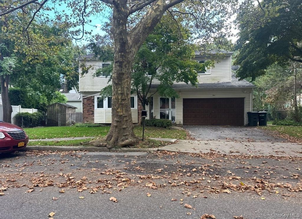 4 Shire Court, Greenlawn, NY 11740 — photo 2