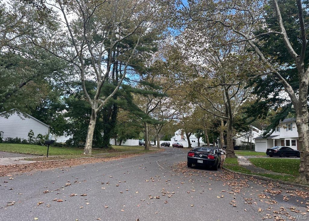4 Shire Court, Greenlawn, NY 11740 — photo 4