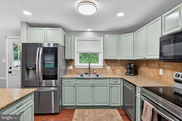825 DARBY LN, Lancaster, PA 17601