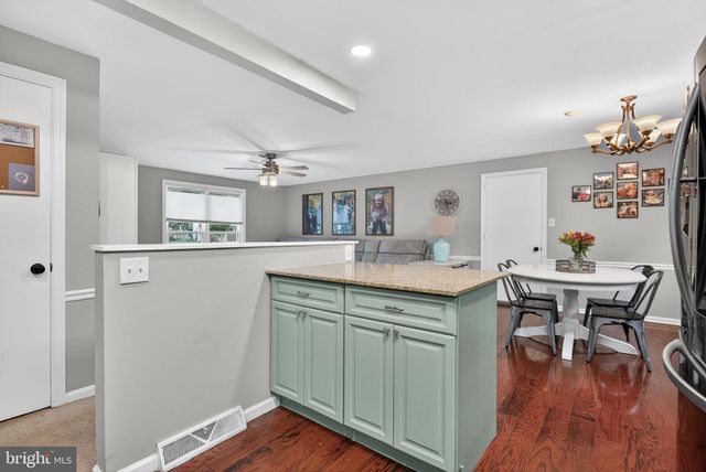 825 DARBY LN, Lancaster, PA 17601