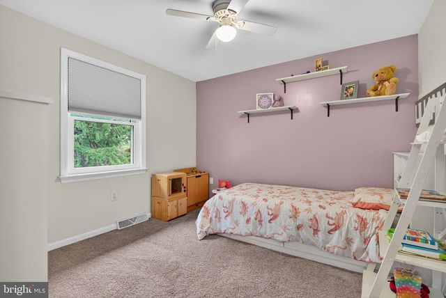 825 DARBY LN, Lancaster, PA 17601