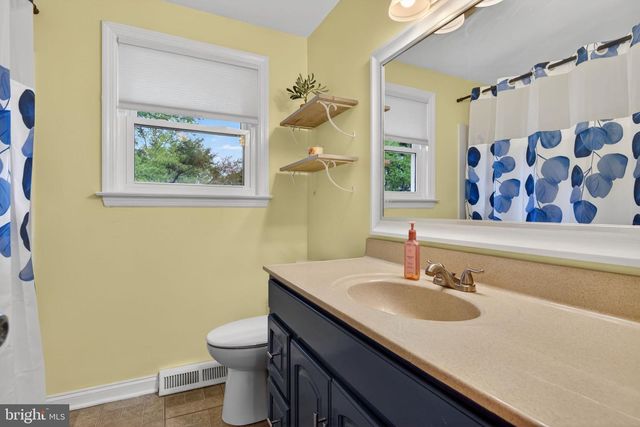 825 DARBY LN, Lancaster, PA 17601