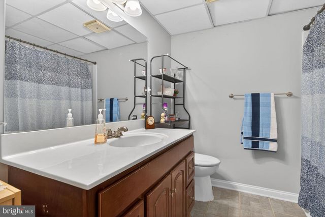 825 DARBY LN, Lancaster, PA 17601