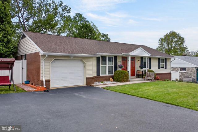 825 DARBY LN, Lancaster, PA 17601