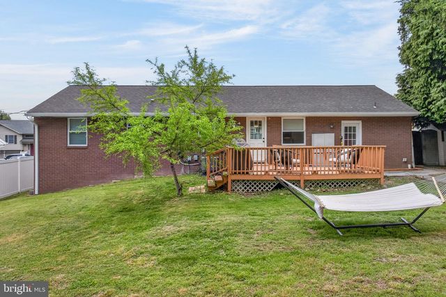 825 DARBY LN, Lancaster, PA 17601