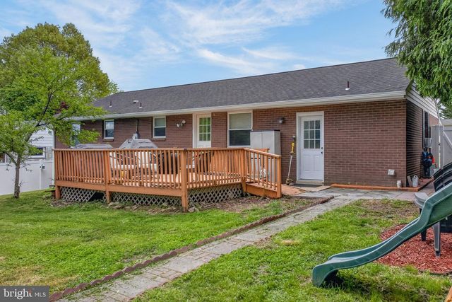 825 DARBY LN, Lancaster, PA 17601