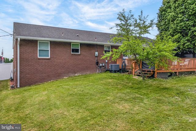 825 DARBY LN, Lancaster, PA 17601