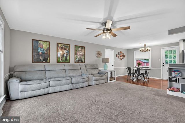 825 DARBY LN, Lancaster, PA 17601