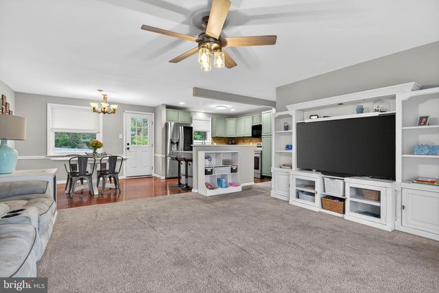 825 DARBY LN, Lancaster, PA 17601