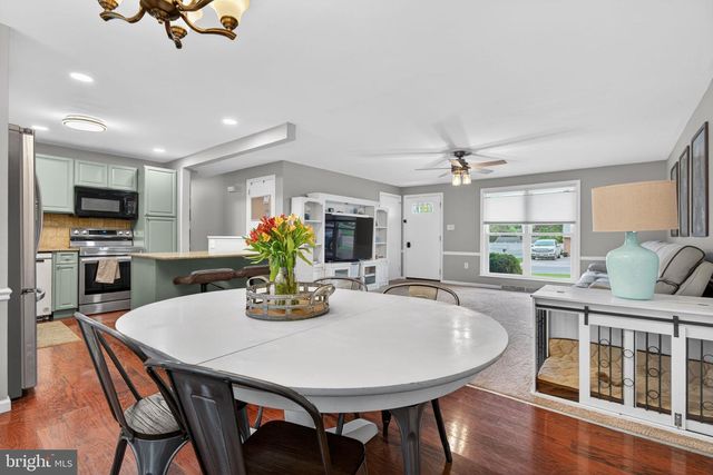 825 DARBY LN, Lancaster, PA 17601